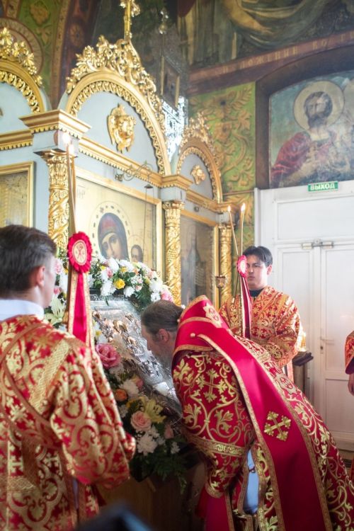 В Казанский храм Чистополя принесена обновленная икона Божией Матери «Живоносный Источник»