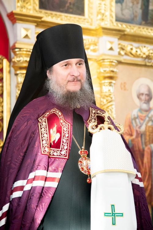 Епископ Пахомий поздравляет с Днем семьи, любви и верности