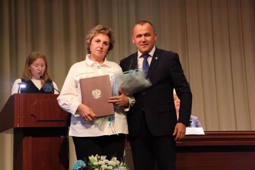 Работникам образования Чистопольского района вручили награды (фоторепортаж)