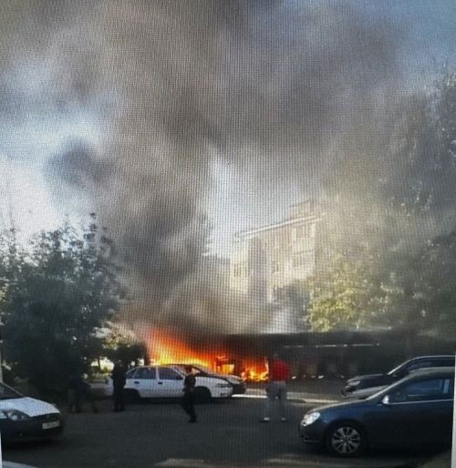 Возгорание мусорных баков в Казани привело к повреждению двух легковушек