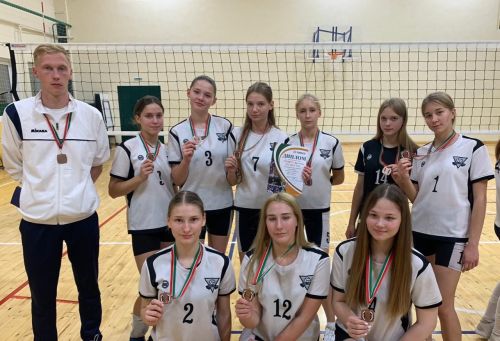 Чистопольские спортсменки вернулись с бронзой с турнира по волейболу