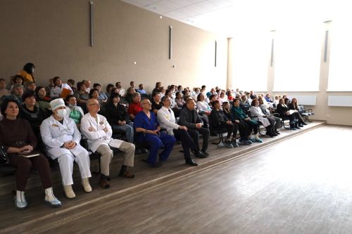 Руководитель исполкома Чистопольского района Эдуард Хасанов встретился с медицинским персоналом ЦРБ