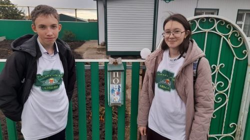 Школьники и работники культуры села Татарский Сарсаз отправили поздравительные открытки почтальонам