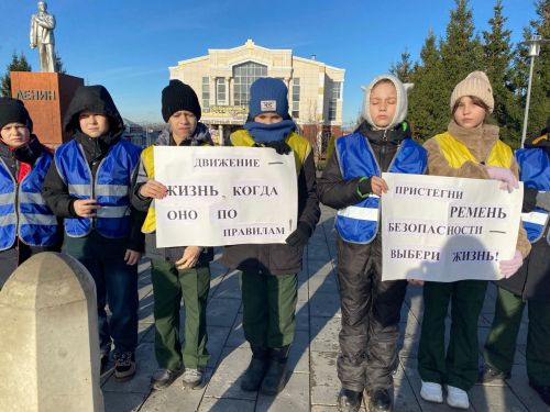 В Чистополе почтили память жертв ДТП масштабной акцией с участием детей