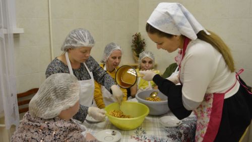 Мастер-класс по приготовлению чак-чака прошёл в чистопольском доме-интернате «Юлдаш»