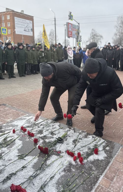 В Чистополе День Героев Отечества отметили митингом у памятника Игорю Груднову