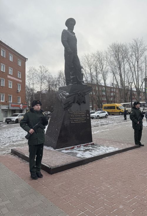 В Чистополе День Героев Отечества отметили митингом у памятника Игорю Груднову