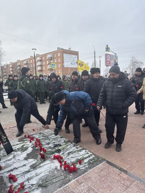 В Чистополе День Героев Отечества отметили митингом у памятника Игорю Груднову