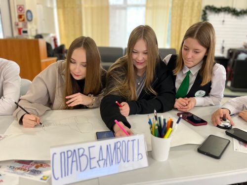 Чистопольские школьники обсудили противодействие коррупции в игре «Закон и порядок»