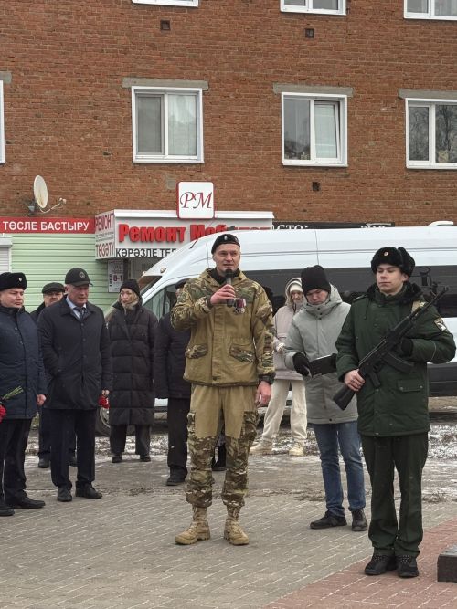 В Чистополе День Героев Отечества отметили митингом у памятника Игорю Груднову