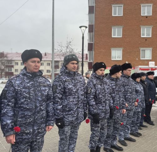 В Чистополе День Героев Отечества отметили митингом у памятника Игорю Груднову