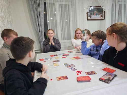 Юные прихожане Троицкого храма села Чистопольские Выселки сыграли в настольные игры