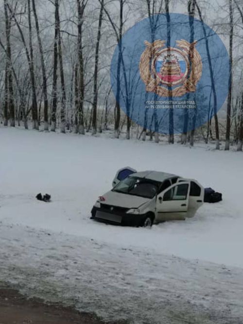 На трассе в РТ женщина погибла в результате опрокидывания автомобиля в кювет