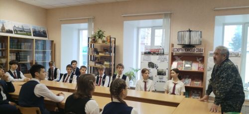 Чистопольским лицеистам военный вертолетчик Азат Акбаров рассказал о службе в Афганистане
