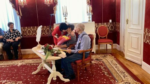В Чистопольском ЗАГСе супруги Карповы отметили бриллиантовый юбилей