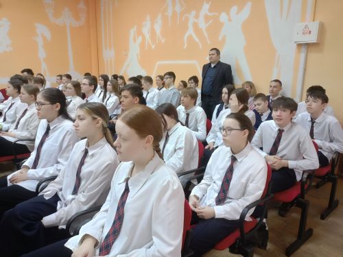 Чистопольские школьники на парламентском уроке по видеосвязи общались с учителем, находящимся в зоне СВО