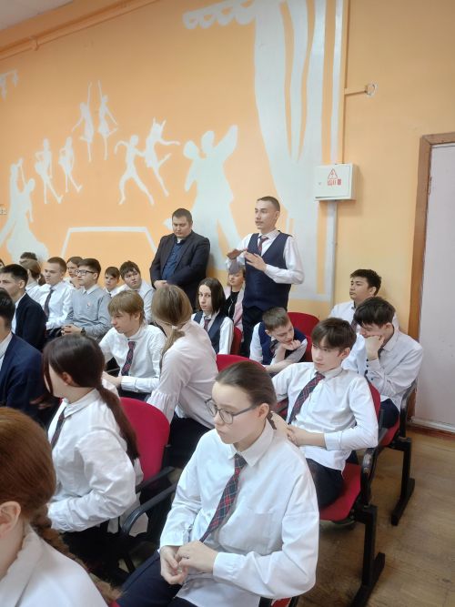 Чистопольские школьники на парламентском уроке по видеосвязи общались с учителем, находящимся в зоне СВО
