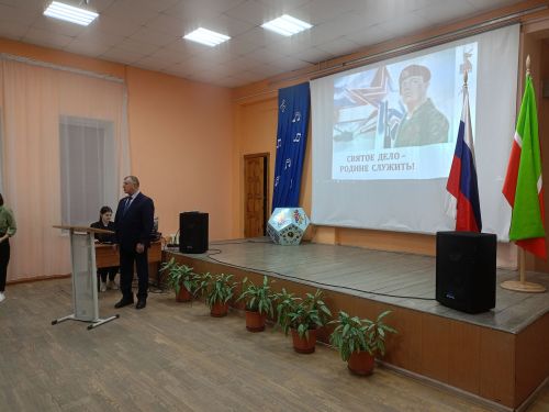 Чистопольские школьники на парламентском уроке по видеосвязи общались с учителем, находящимся в зоне СВО