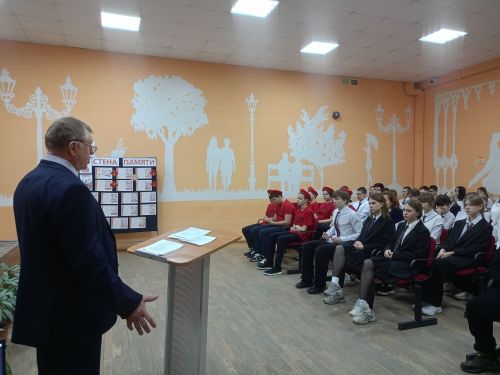 Чистопольские школьники на парламентском уроке по видеосвязи общались с учителем, находящимся в зоне СВО
