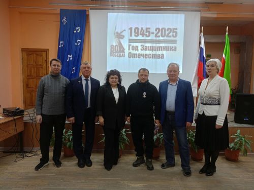 Чистопольские школьники на парламентском уроке по видеосвязи общались с учителем, находящимся в зоне СВО