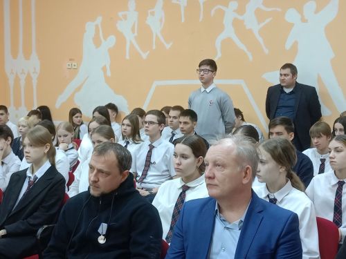 Чистопольские школьники на парламентском уроке по видеосвязи общались с учителем, находящимся в зоне СВО