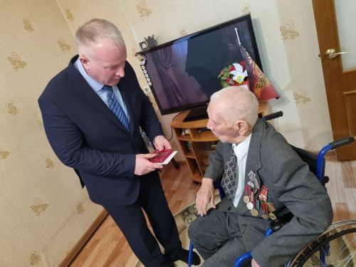 Глава Чистопольского района вручил ветеранам медали «80 лет Победы в Великой Отечественной войне»