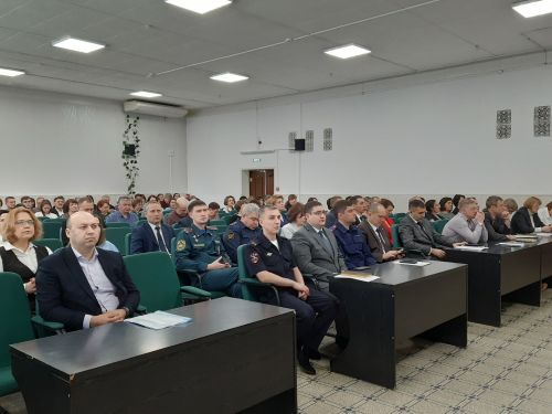 Работу Дворца творчества детей и молодежи, новости АПК и оперативную обстановку обсудили на планерке в муниципалитете