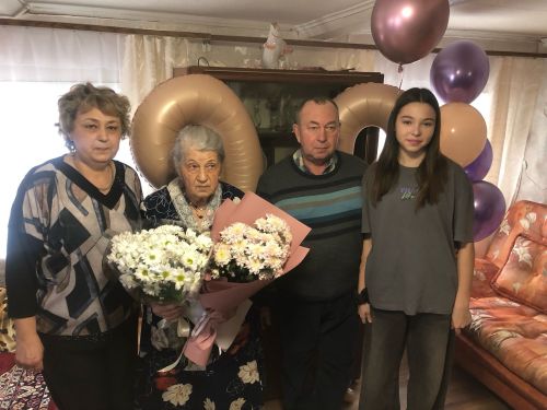 В Чистополе долгожительницу поздравили с 90-летним юбилеем