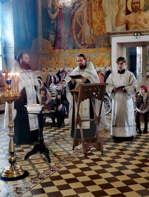 Родители и дети сообщества «БлагоДарю» посетили Казанский храм