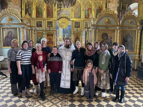 Родители и дети сообщества «БлагоДарю» посетили Казанский храм