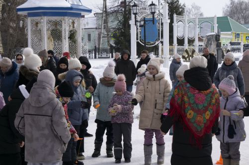В Чистополе на территории храма «Умиление» для детей организовали праздник с играми и угощениями