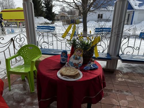 Яркое празднование Масленицы в Скарятинском саду: народные гуляния, блины и сжигание чучела