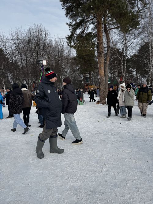 Яркое празднование Масленицы в Скарятинском саду: народные гуляния, блины и сжигание чучела
