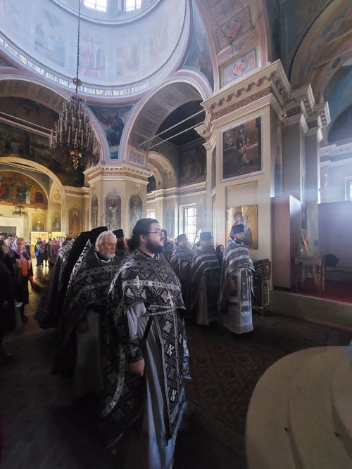 Вечерняя Литургия Преждеосвященных Даров состоялась в Никольском соборе