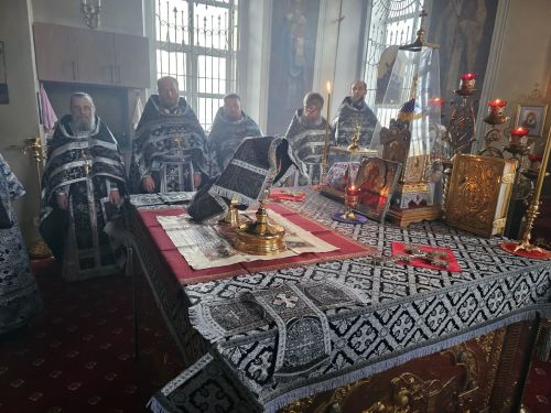 Вечерняя Литургия Преждеосвященных Даров состоялась в Никольском соборе