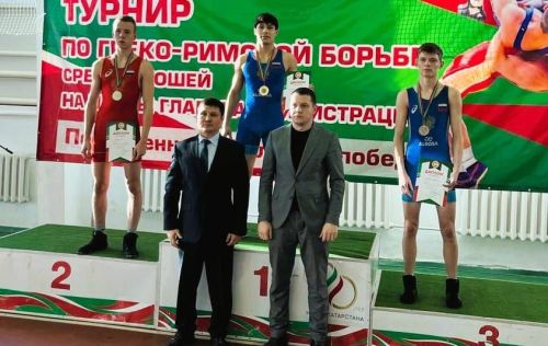 Чистопольские спортсмены успешно выступили на соревнованиях по греко-римской борьбе