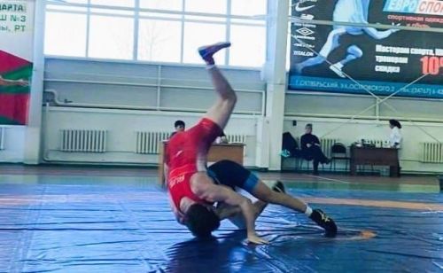 Чистопольские спортсмены успешно выступили на соревнованиях по греко-римской борьбе