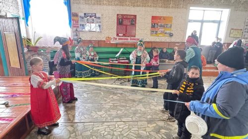 В селе Большой Толкиш проводили зиму веселым праздником