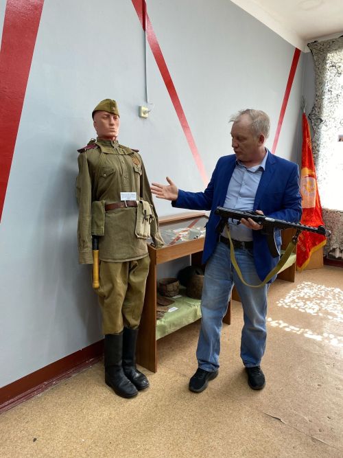 Герои прошлого и настоящего: в чистопольской школе открыли музей воинской славы