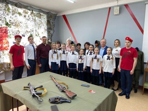 Герои прошлого и настоящего: в чистопольской школе открыли музей воинской славы