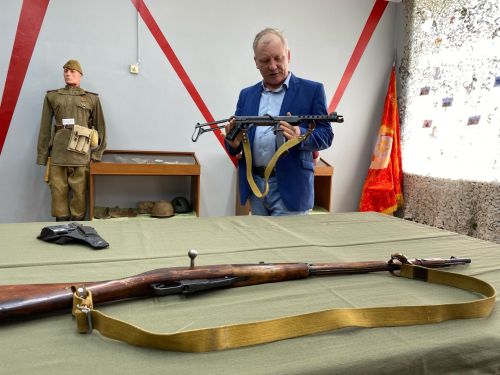 Герои прошлого и настоящего: в чистопольской школе открыли музей воинской славы