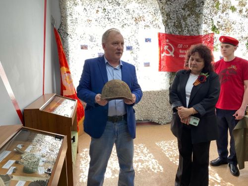Герои прошлого и настоящего: в чистопольской школе открыли музей воинской славы