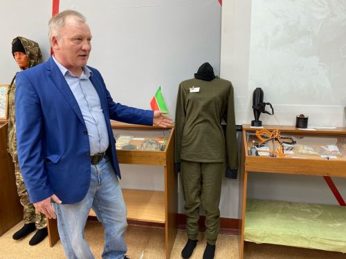 Герои прошлого и настоящего: в чистопольской школе открыли музей воинской славы