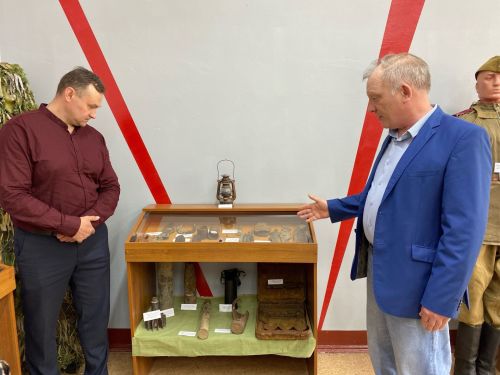 Герои прошлого и настоящего: в чистопольской школе открыли музей воинской славы