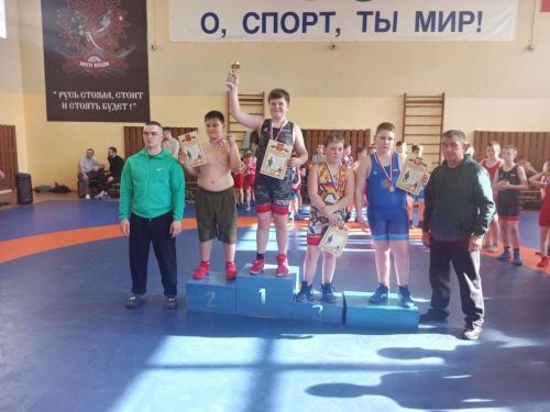 В Чистополе прошел турнир по греко-римской борьбе памяти героя СВО Михаила Кузникова