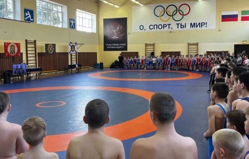 В Чистополе прошел турнир по греко-римской борьбе памяти героя СВО Михаила Кузникова