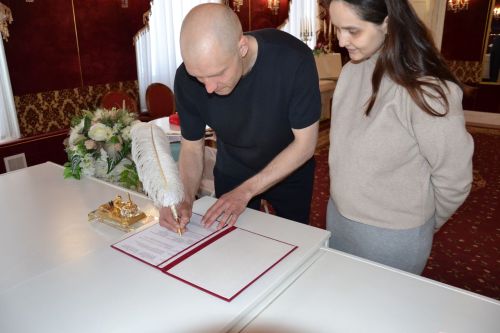 Торжественная регистрация новорожденного в чистопольском ЗАГСе: у участника СВО родился сын