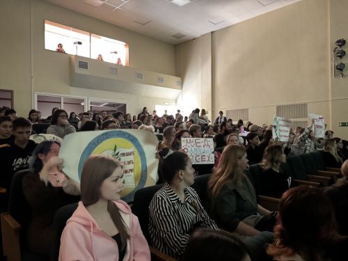 Яркие выступления и патриотический дух: в Чистополе прошел фестиваль «Студенческая весна-2025