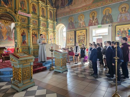 Школьники села Чистопольские Выселки посетили Троицкий храм