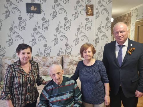 Глава Чистопольского района поздравил ветеранов с Днём Победы